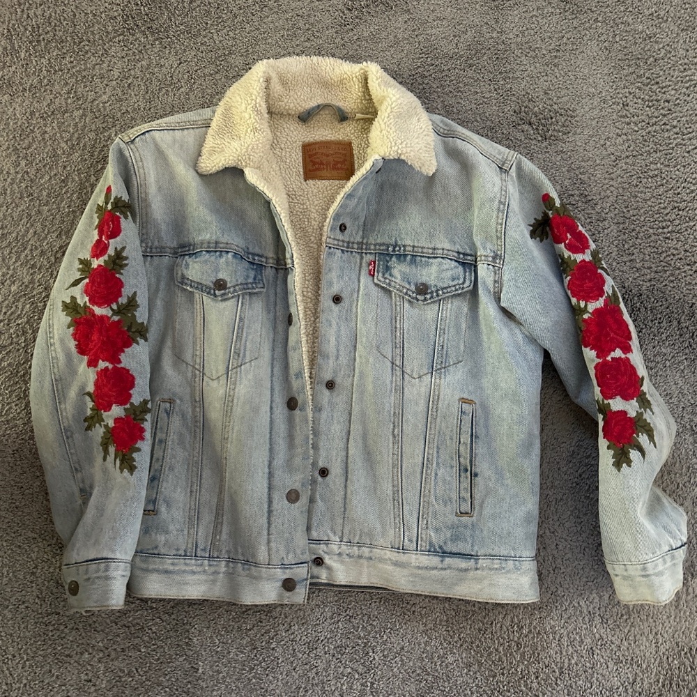 Levi’s Sherpa lined denim jacket with rose floral embroidery